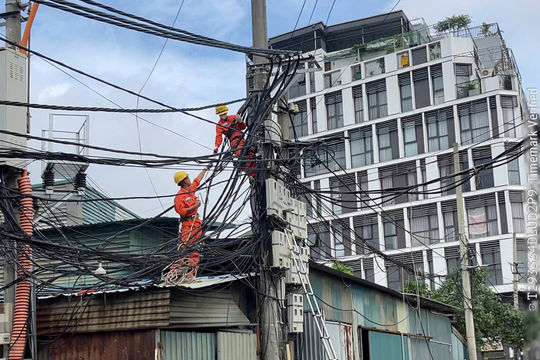 Áp dụng ngừng cung cấp điện, nước đối với công trình vi phạm: Siết chặt kỷ cương từ cơ sở