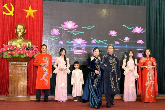 Giữ lửa gia đình trong thời đại số