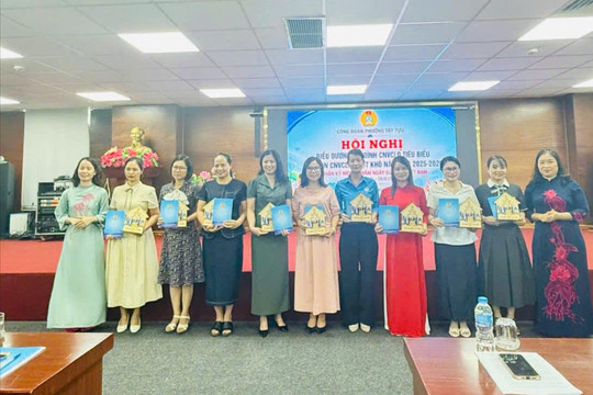 Công đoàn phường Tây Tựu biểu dương 25 gia đình CNVCLĐ tiêu biểu