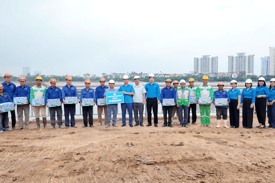 Liên đoàn Lao động thành phố Hà Nội tiếp sức người lao động tại công trình chống ngập khẩn cấp Đồng Bông 2