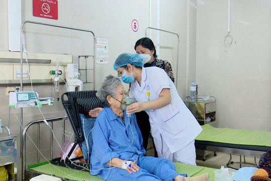 Già hóa dân số làm tăng gánh nặng bệnh hô hấp ở người cao tuổi