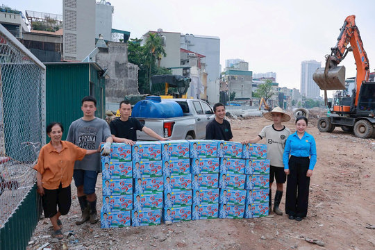 Công đoàn phường Thanh Xuân tiếp sức công nhân trên công trường Vành đai 2,5