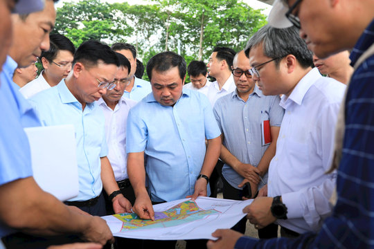 Bí thư Thành ủy Hà Nội Trần Đức Thắng kiểm tra tiến độ thi công các dự án giao thông trọng điểm của Thủ đô