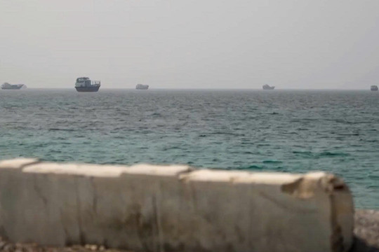 Sự cố tàu dầu ở Hormuz đặt thêm sức ép lên thỏa thuận Mỹ - Iran