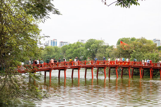 Bắc Bộ oi nóng, ngày có mưa rào rải rác