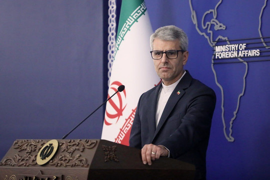 Hòa bình mong manh dưới bóng Hormuz