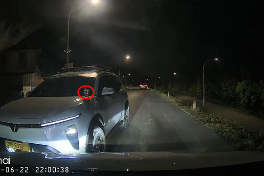 Tự ý lắp đèn LED, đèn nháy trên ô tô, xe máy: Có thể bị tước bằng lái
