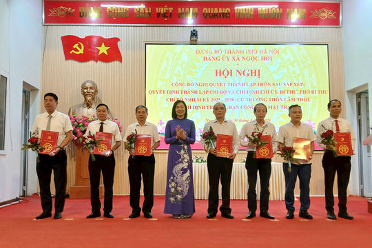 Xã Ngọc Hồi công bố các nghị quyết về thành lập thôn và kiện toàn tổ chức cán bộ sau sắp xếp