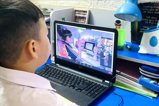 Quản lý an toàn không gian mạng khi trẻ ở nhà một mình trong dịp hè
