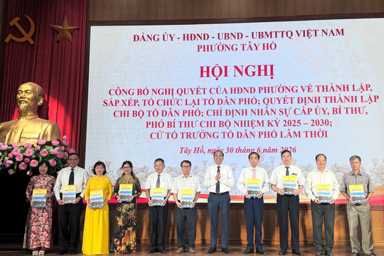 Phường Tây Hồ công bố thành lập 35 chi bộ, tổ dân phố sau sắp xếp