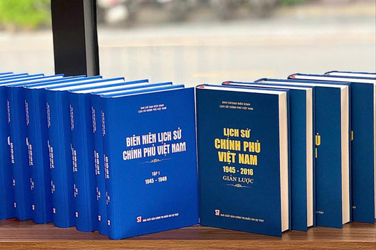Hệ thống hóa tiến trình phát triển của Chính phủ Việt Nam qua hai bộ sử liệu đồ sộ