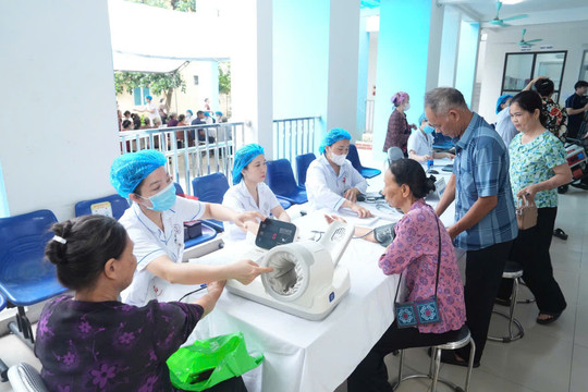 Xã Mê Linh tổ chức khám sức khỏe định kỳ và sàng lọc miễn phí cho người dân