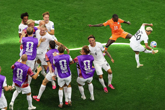 Haaland ghi bàn quyết định, Na Uy tiến vào vòng 1/8 World Cup
