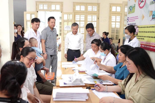 Xã An Khánh khám sức khỏe cho trẻ em dưới 6 tuổi lồng ghép tiêm chủng định kỳ