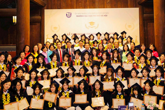 Trường Đại học Thủ đô Hà Nội vinh danh 80 sinh viên tốt nghiệp xuất sắc