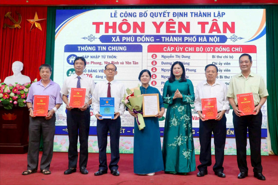 Xã Phù Đổng công bố các quyết định sắp xếp thôn, kiện toàn nhân sự cơ sở