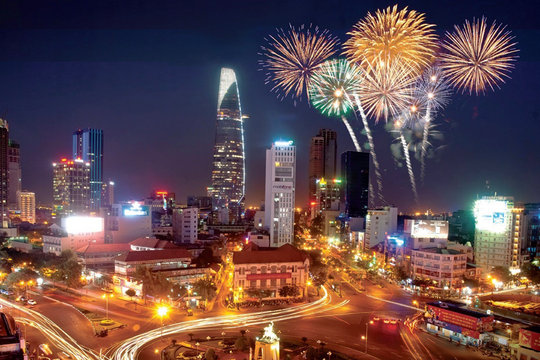 TP Hồ Chí Minh bắn pháo hoa tại 16 điểm mừng 50 năm mang tên Bác Hồ