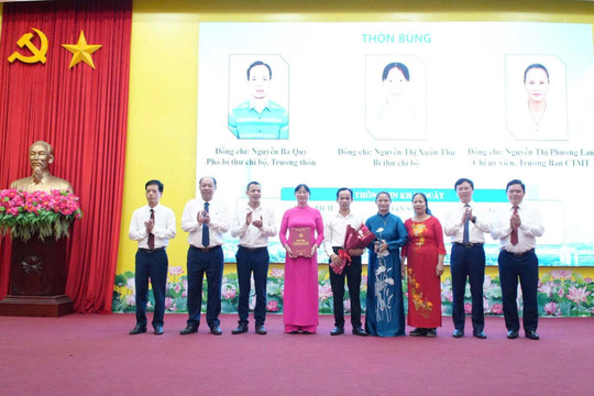 Xã Tây Phương công bố quyết định thành lập 21 chi bộ thôn