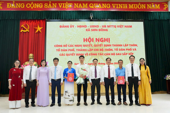 Xã Sơn Đồng công bố quyết định thành lập thôn, tổ dân phố và chi bộ sau sắp xếp