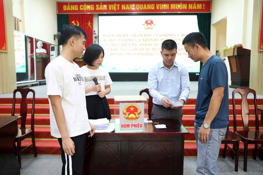 Xã Sơn Đồng: Bốc thăm giao đất tái định cư cho 71 hộ dân thực hiện Dự án Đường liên khu vực 6