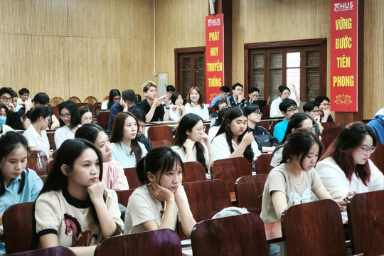 Tuyển sinh đại học 2026: Xuất hiện trường lấy điểm sàn lên đến 25
