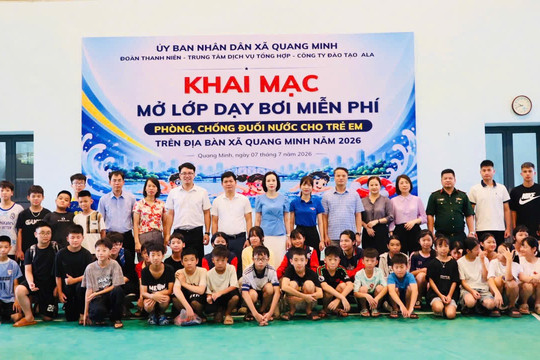 Xã Quang Minh khai mạc lớp dạy bơi miễn phí phòng, chống đuối nước cho trẻ em năm 2026