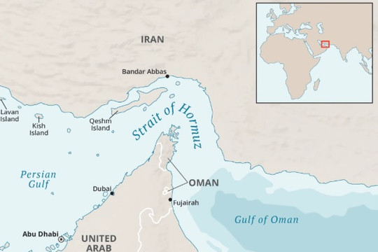 Tàu thương mại ở Eo biển Hormuz trúng tên lửa, nghi của Iran