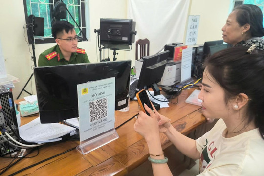 Công an xã Trần Phú triển khai mô hình “Quét mã QR - Chấm điểm công vụ”