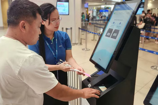 [Podcast] Tin tức ngày 8-7: Sân bay Nội Bài triển khai kiosk sinh trắc học, check-in trong 10 giây