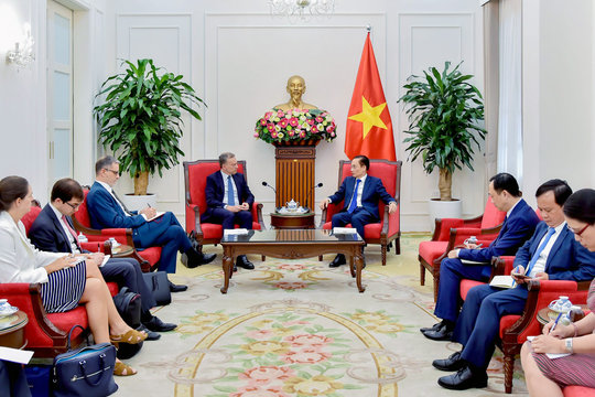 Pháp muốn tăng cường hợp tác với Việt Nam về đất hiếm, không gian vũ trụ