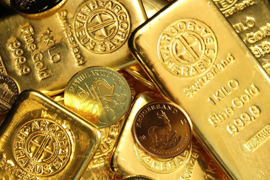 Giá vàng phục hồi khi thị trường chờ tín hiệu từ Fed
