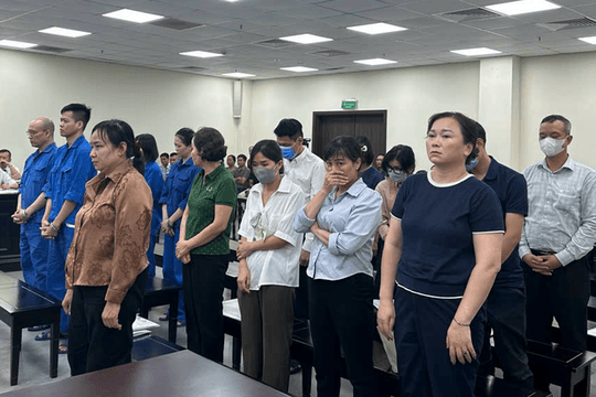 Xét xử nhóm cán bộ nhận tiền, cấp phép hành nghề y, dược sai