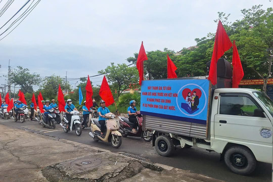 Xã Ngọc Hồi tuyên truyền lưu động hưởng ứng Ngày Dân số Thế giới
