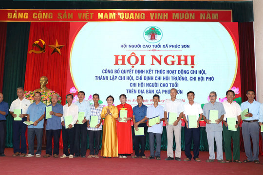 Phúc Sơn kiện toàn chi hội Cựu chiến binh, Người cao tuổi ở thôn