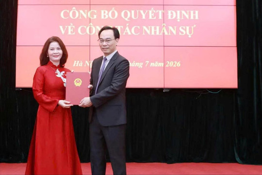 Bộ Giáo dục và Đào tạo trao quyết định nhân sự cho nhiều trường đại học, học viện