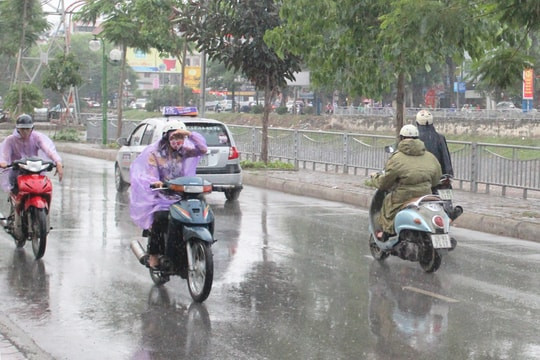 Bắc Bộ mưa rào và dông, khả năng xảy ra lốc, sét