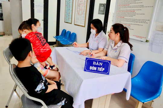 Phường Phương Liệt: Khám sức khỏe định kỳ miễn phí cho trẻ dưới 6 tuổi