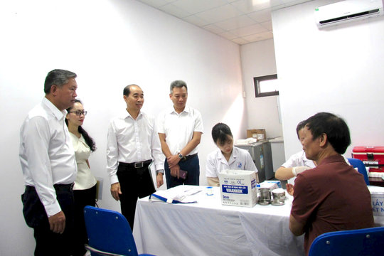 Phường Hồng Hà: Khám sức khỏe định kỳ miễn phí cho nhân dân