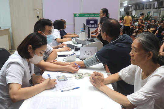 Phường Bạch Mai khám sức khỏe miễn phí cho người dân