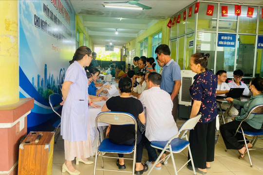 Xã Trung Giã: Hơn 200 người dân được khám sức khỏe miễn phí ngày đầu triển khai