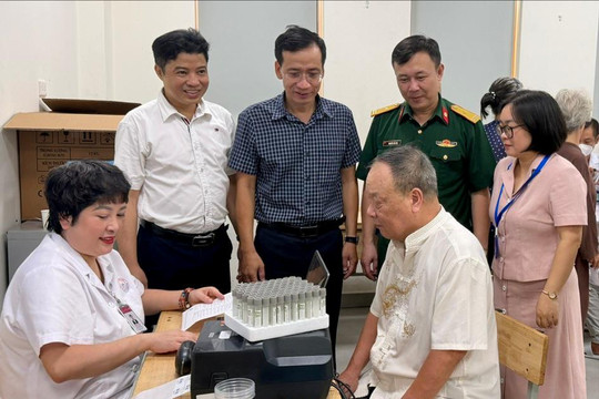 Phường Ô Chợ Dừa: Khám sức khỏe, tri ân người có công với cách mạng