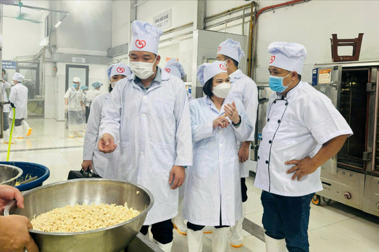 Bài 2: Siết chặt từng khâu, bảo đảm an toàn bữa ăn học đường
