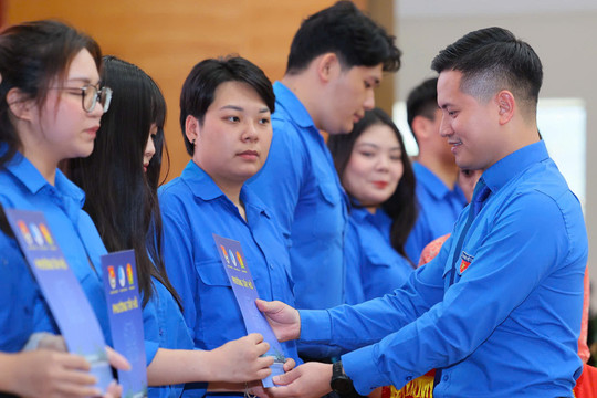 Cán bộ trẻ góp sức đổi mới công tác Mặt trận