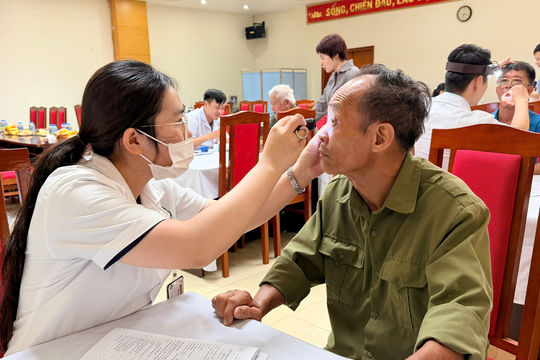 Xã Phúc Thịnh khám sức khỏe, tặng quà cho 462 người có công và thân nhân liệt sĩ