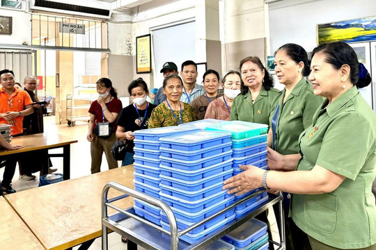 250 suất cơm nhân ái lan tỏa nghĩa tình cựu Thanh niên xung phong phường Yên Hòa