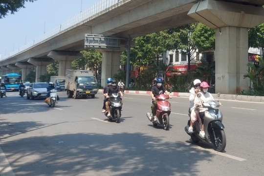 Hà Nội nắng nóng, nhiệt độ cao nhất 37 độ C
