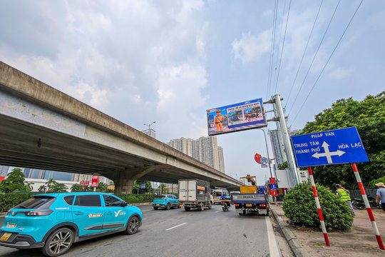 Công an Hà Nội đưa 36 màn hình LED vào vận hành, hỗ trợ người dân tránh ùn tắc, ngập úng