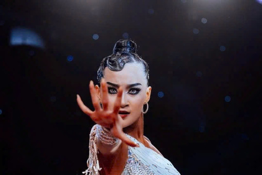 Học trò Khánh Thi được Liên đoàn Dancesport thế giới vinh danh
