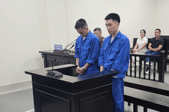 Hầu toà vì rủ nhau đi cướp 16 cây vàng của chủ nhà nghỉ