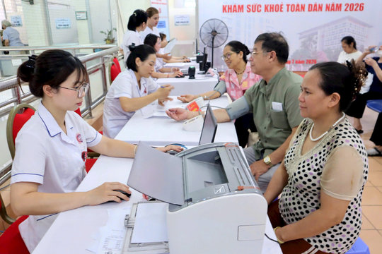 Phường Nghĩa Đô triển khai khám sức khỏe định kỳ miễn phí cho người dân
